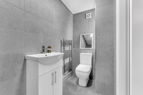 33 bed, 15 bath Detached in Manchester - Photo 7