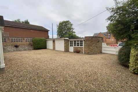 Fully Enclosed Front Garden &amp; Drive