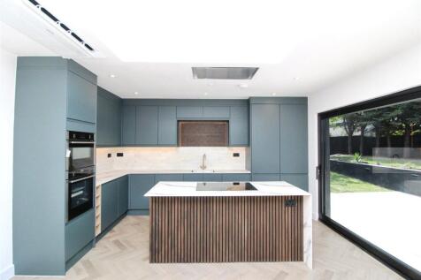 Kenley Gardens, Hornchurch, Essex, RM12 photo 3