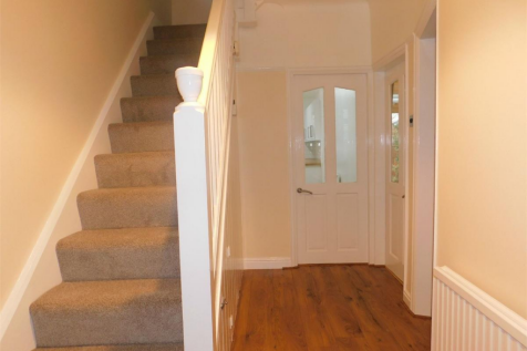 15 Leicester ave  hallway.png