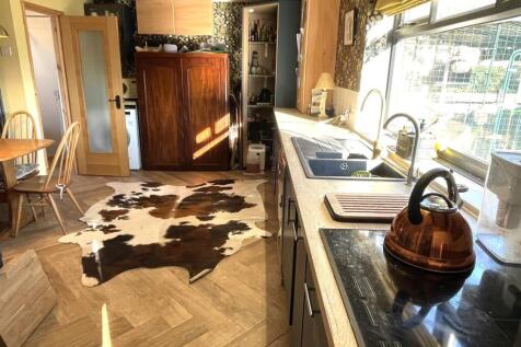 Kitchen alt angle.JPG