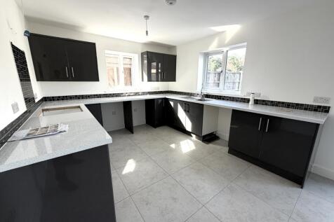 Sutton Crescent, Freethorpe, Norfolk photo 4