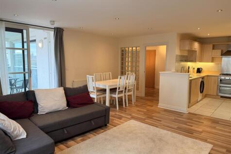 Lounge/Kitchen