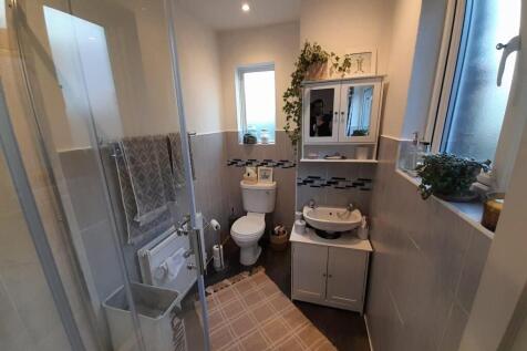 5. bathroom 1.jpg