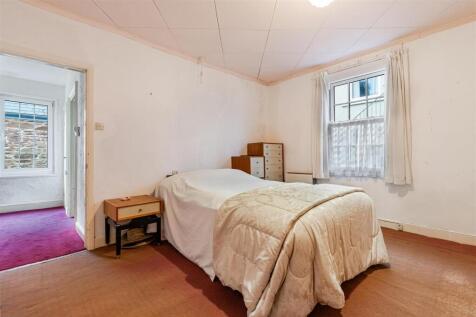 A17 - 18 South Ford Road Dartmouth - 251112.jpg