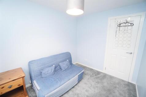 bedroom2.jpg