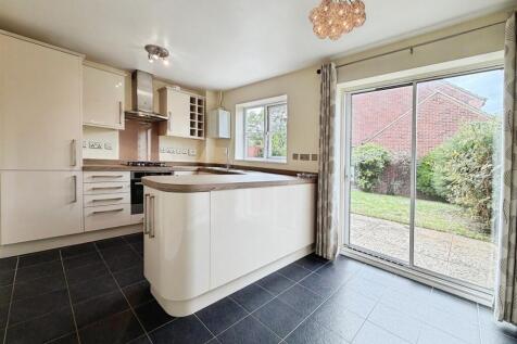 Albert Bean Close, Whitnash, Leamington Spa photo 4