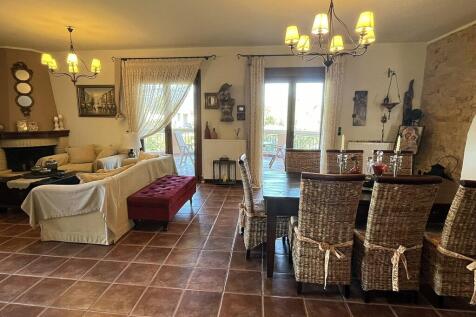 Sitting/dining to outside terrace