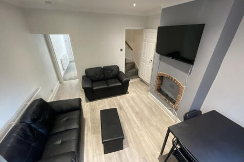 4-bed house on Paget Street, Loughborough, £2,011/mo