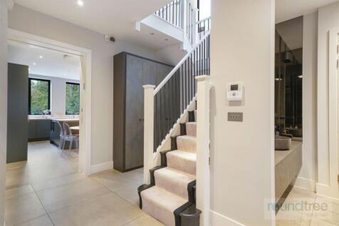 6 bed, 4 bath Detached in edinburgh - Photo 15