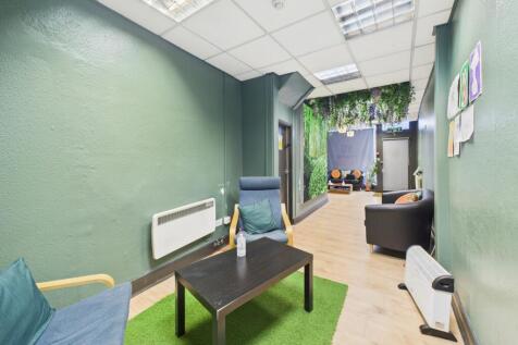 CAM01791G0-PR0158-STILL006