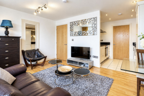 2-bed flat on Lombard Road, Battersea, SW11, £2,800/mo