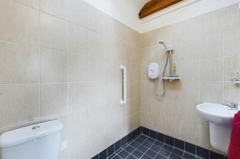 Wendy's Wing Shower Room