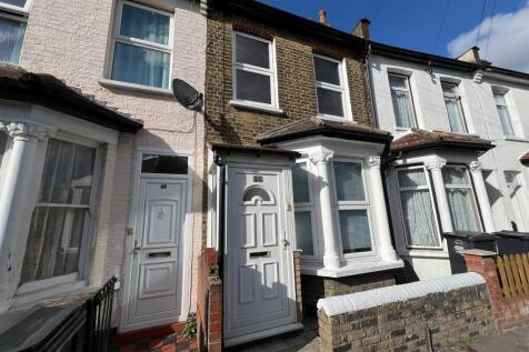 3 Bedroom Terraced House For Rent