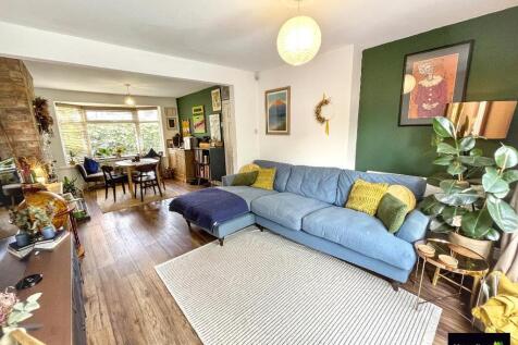 Lounge/Dining Area