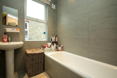 86a Kingston Road SW19 bathroom.jpg