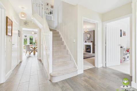 EweMove Estate Agents Basingstoke - Cortland Drive