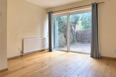 Martin Close, Cirencester, Gloucestershire, GL7 photo 3