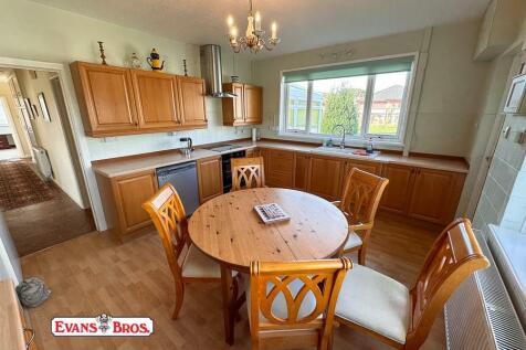 KITCHEN / BREAKFAST ROOM