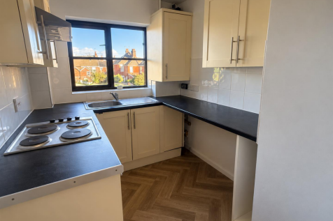32 Crescent Road, Wimborne photo 4