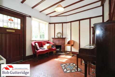SITTING ROOM / SNUG