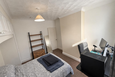 Eldon Terrace, Neston photo 4
