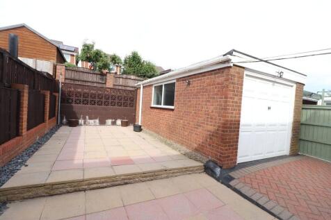 GARAGE &amp; REAR GARDEN