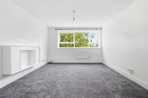 1-bed flat on Brownlow Road, London, N11, £1,750/mo
