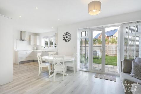 Open Plan Kitchen / Living / Dining