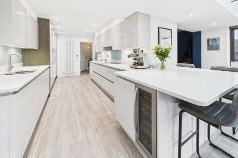 CAM02093G0-PR0067-STILL003