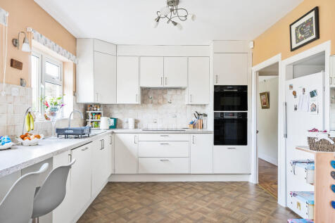 67f94034027b4-l-1...