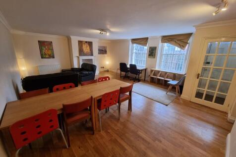 Basement Flat, 3 Clarendon Square, Leamington Spa photo 2