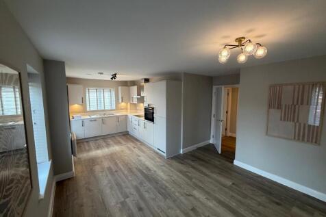 Living/Kitchen area