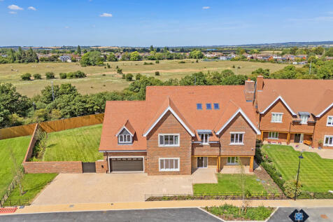 5 Bedroom Detached House