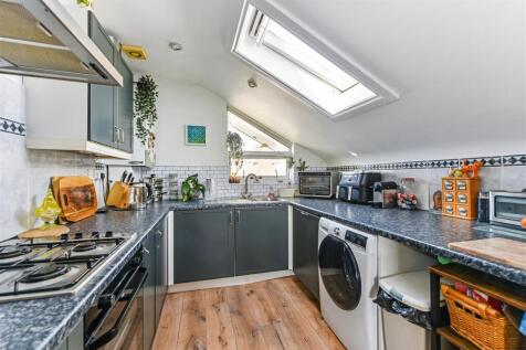 Kitchen wih Velux.jpg