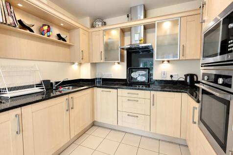 Montogomery Court, Finchley Central, N3 photo 5