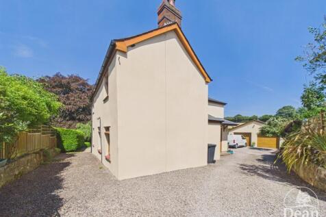 drive and approach to house