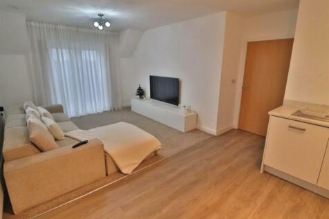 OPEN PLAN LOUNGE/DINING/KITCHEN AREA