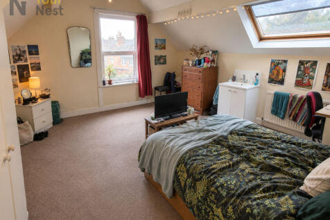 5 Bedroom Terraced in LS4 2PJ