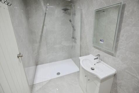 234524bc-Bathroom...