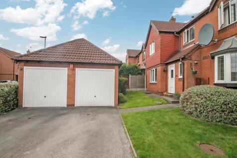 Well-maintained terraced house frontage with a ...