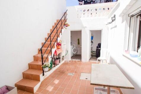 Ground floor house with patio in Mahón
