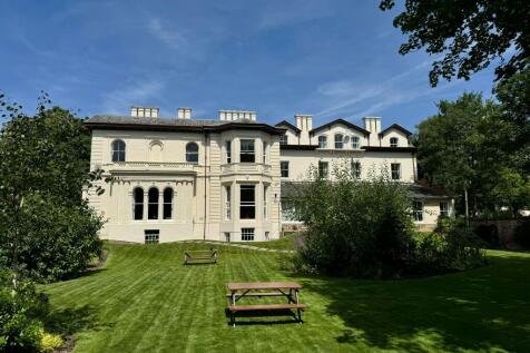 3-bed flat on £175 pppw, Flat 8, Daisy Bank Road, Manchester, M14, £758/mo
