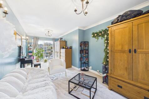 Edward Avenue, Camberley, Surrey, GU15 photo 3