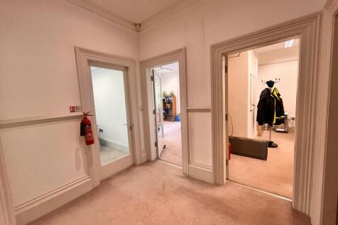 Office to rent Image 10