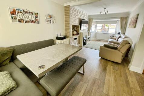 Open plan lounge/dining room