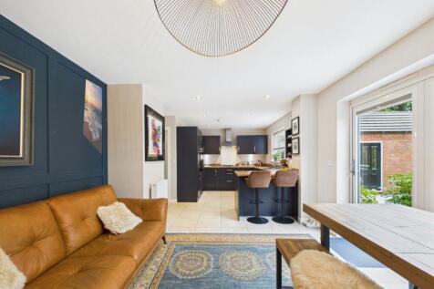 4 Bedroom Detached House - For Sale