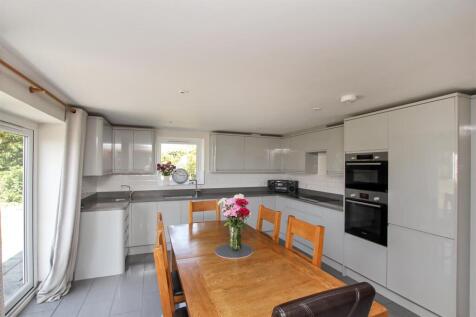 Kitchen &amp; Breakfast Room - b.JPG