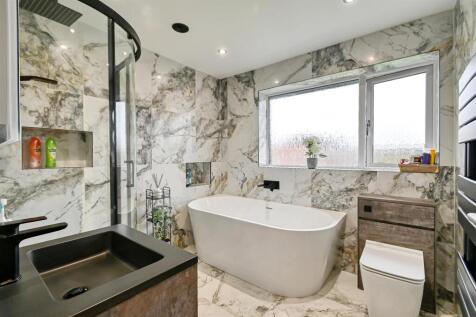 12 Queensway Drive-08.jpg