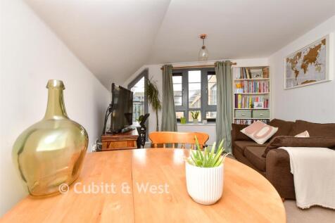 Kitchen / Lounge / Diner